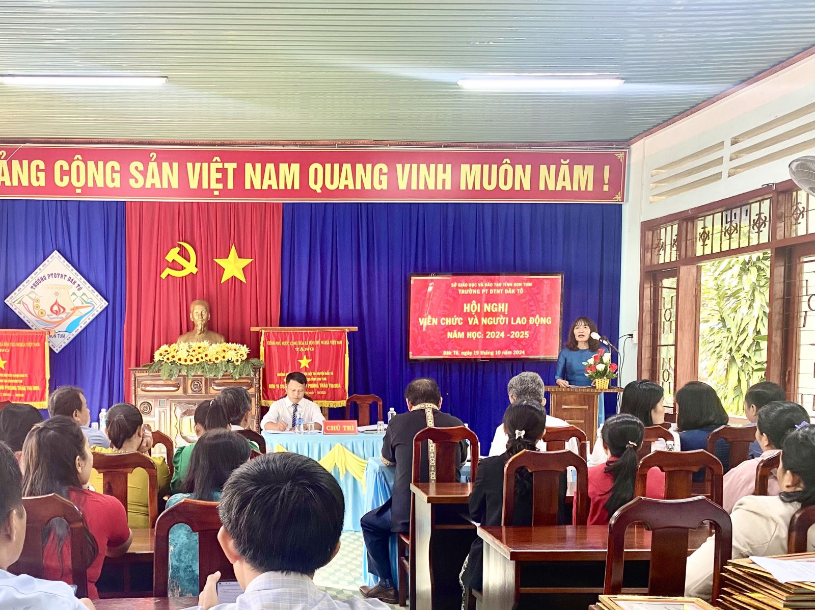 Quang cảnh buổi hội nghị